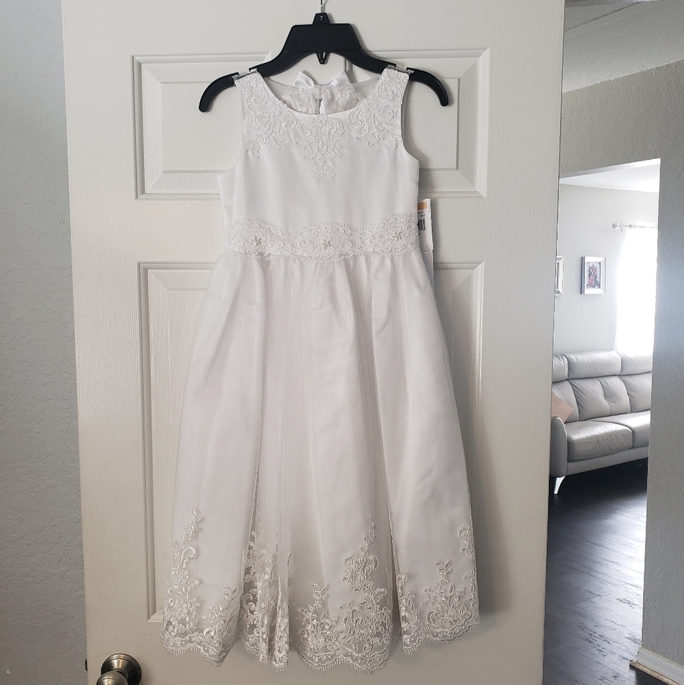 Dillards White dress, size 7 with tag